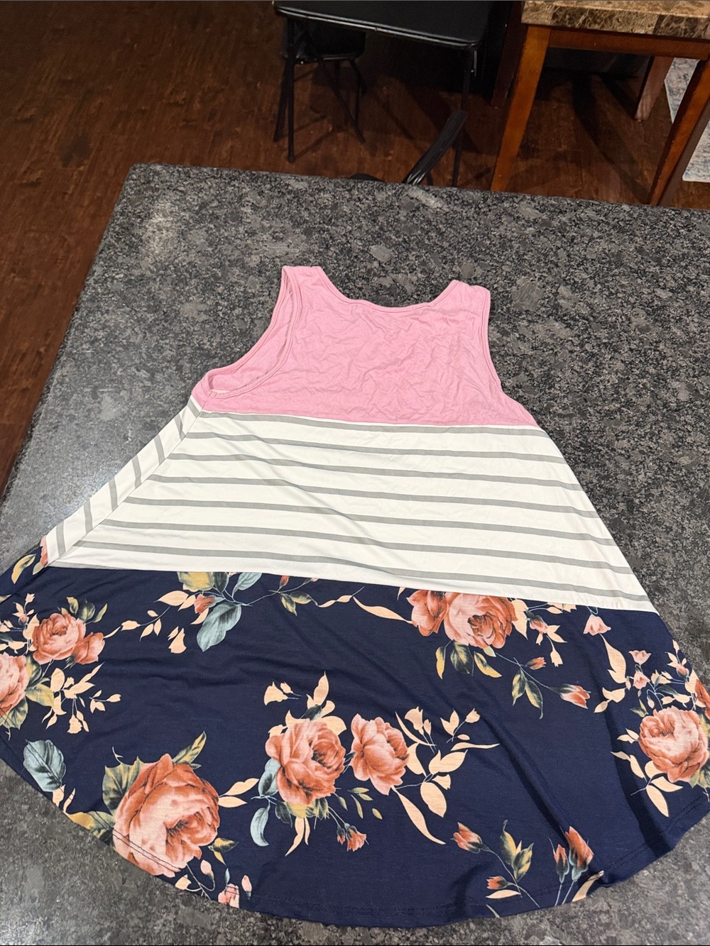 Women’s tank - Picture 2 of 2